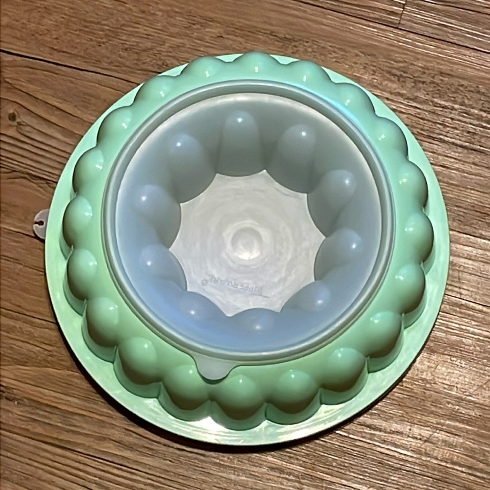 Vintage Tupperware jello mold